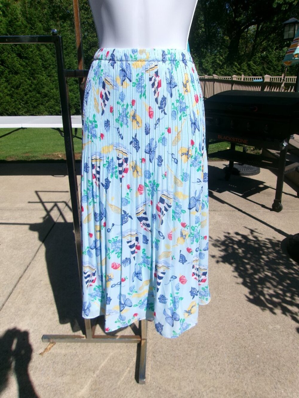 NWT BELLE LT BLUE PLEATED BOAT, BOW SUNGLASS PRINT SKIRT L